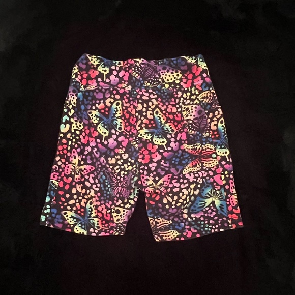 HIGH WAISTED BIKER SHORTS - MULTI BUTTERFLY - Picture 2 of 2